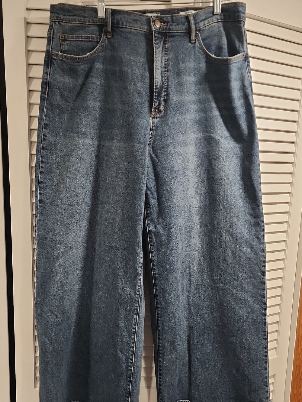 Jessica Simpson Wide-Leg High-Rise Jeans in Medium Blue Denim